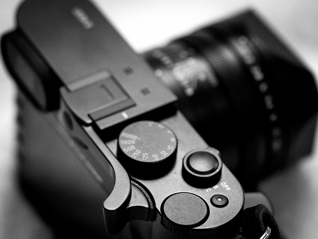 Leica Q Thumbs Up Match Tehcnical EP-SQ