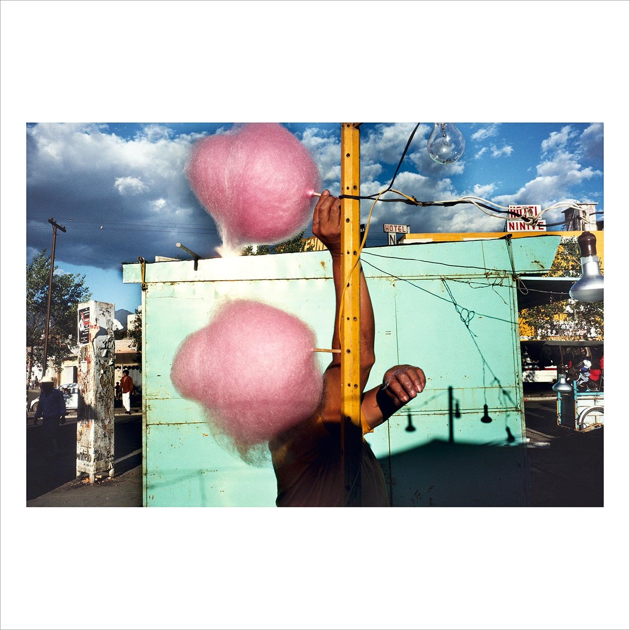 Magnum Square Print Sale - Closer - Alex Webb