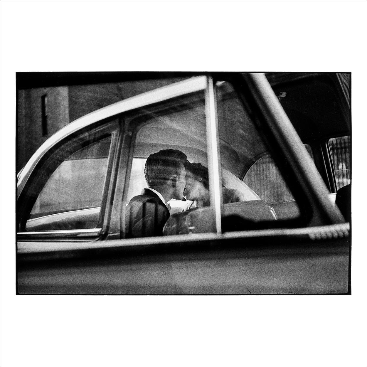 Magnum Square Print Sale - Closer - Elliott Erwitt